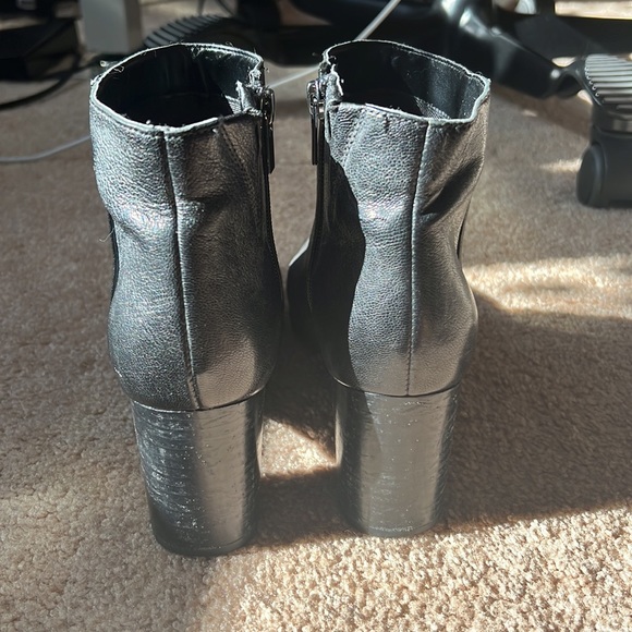 Rockport pointed heeled black leather booties, size 7.5, well worn - Picture 5 of 8